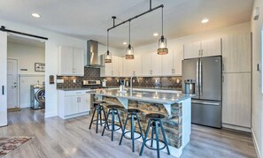 Chef's Kitchen with Island | Stainless Steel Appliances