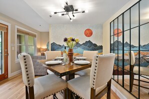 Dining Area with Seating for 4!