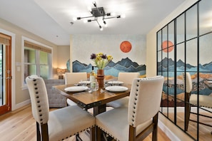 Dining Area with Seating for 4!