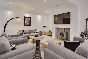 Living room with Smart 65' TV