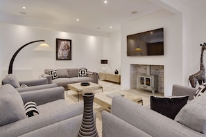 Living room with Smart 65' TV