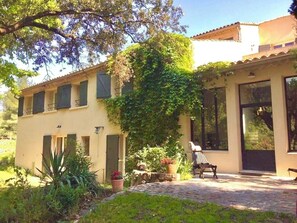 Villa de charme avec piscine et vue panoramique sur la Sainte-Victoire