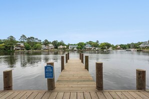 CH17: Sunbeam Sands | Private Boat Dock
