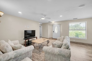 Indoors, Home Decor, Architecture, Building, Furniture
