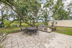 Backyard, Nature, Outdoors, Yard, Scenery