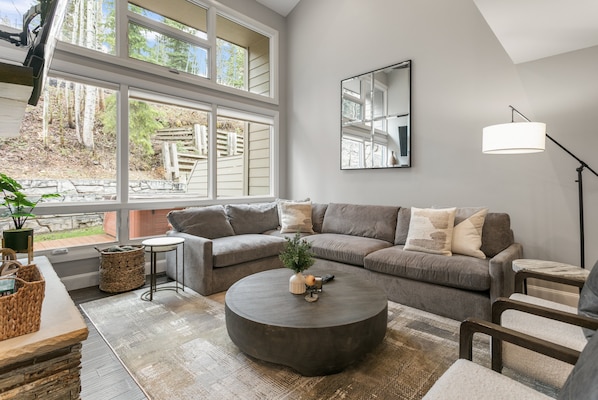Coffee Table, Furniture, Table, Architecture, Building