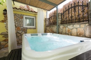 Bain à remous extérieur