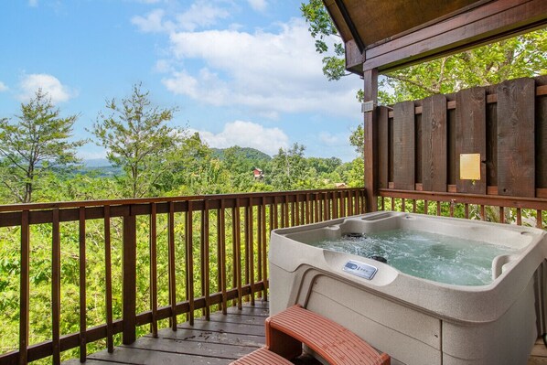Outdoor spa tub