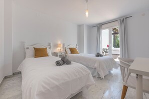 Two single-bed rooms, one includes a desk. (1)