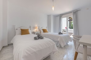 Two single-bed rooms, one includes a desk. (1)