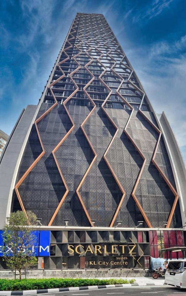 Vista frontal de la propiedad