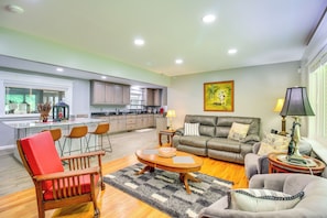 Living Room | Free WiFi | Smart TV | Central A/C