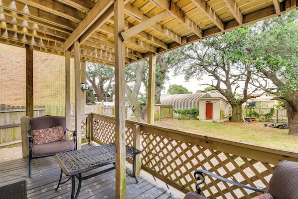 Norfolk Vacation Rental | 2BR | 1BA | 900 Sq Ft | 5 Steps Required