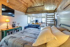 Studio Interior | Full Bed | Smart TV | Central A/C