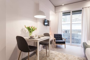 Sitting area & balcony