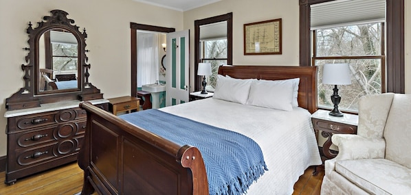 The Captains Slay Bed