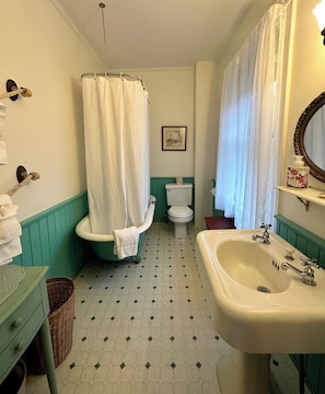 The Captains Bathroom
