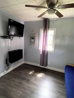 Living Room with futon (2)
