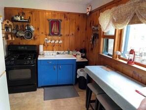 Kitchen (2)