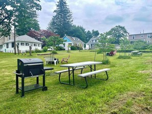 Cabin #3 charcoal bbq and picnic table