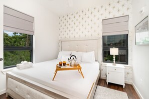 Primary bedroom with a King bed, en-suite jack-n-jill bathroom, and closet with smart TV.