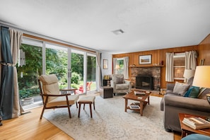 Cozy and Inviting Living Room Retreat