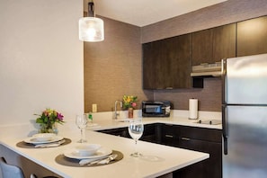 Full kitchen