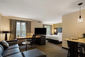 Comfortable Unit with 1 King-size bed or Queen bed. Exact unit will be assigned upon arrival. Views, colors and decor may vary.