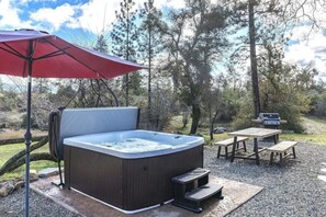 Hot Tub & Sitting Area