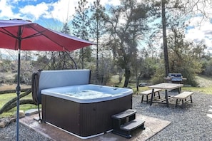 Hot Tub & Sitting Area