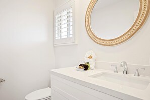 LOK-B201 A soft symphony of white and ivory tones creates a refreshing haven, where every detail is as calming as it is refined