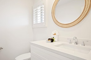 LOK-B201 A soft symphony of white and ivory tones creates a refreshing haven, where every detail is as calming as it is refined