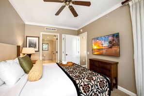 HKK-236 A bedroom designed for sweet island dreams