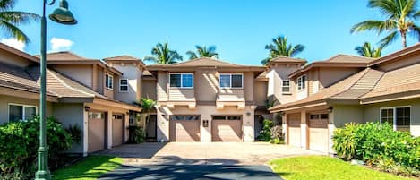 CVW-305 Welcome to your resort-style home away from home with swaying palms and ample parking