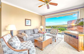 HKK-820     Resort-style living made refreshingly cozy