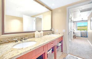 HKK-820 Soak your cares away in island-style luxury