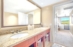 HKK-820 Soak your cares away in island-style luxury