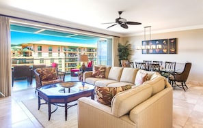 HKH-603 Airy and inviting living space to unwind after beach days.