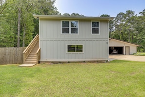 Exterior | Parking | Driveway (2 Vehicles)