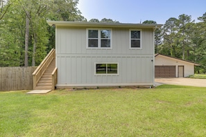 Exterior | Parking | Driveway (2 Vehicles)