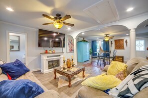 Living Room | Central Heating & A/C | Free WiFi