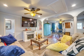 Living Room | Central Heating & A/C | Free WiFi