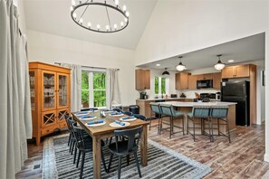 Enjoy the open flow between kitchen and dining, perfect for whipping up meals while staying part of the conversation and fun.

