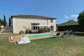 Schwimmbad des Ferienhauses