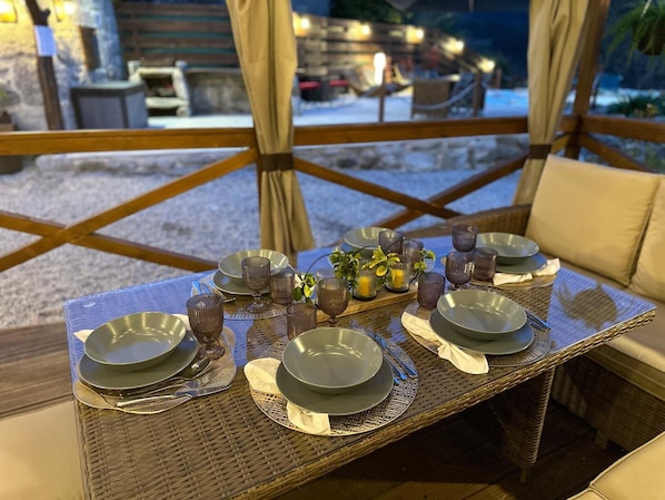 Outdoor dining