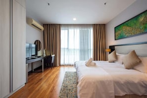 A MASTER bedroom with a king sized bed & an en-suite.