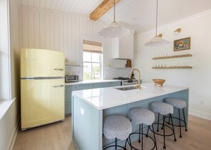 Fully equipped kitchen with everything you need to cook a meal plus additional seating for 4 in the island 