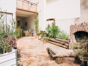 Garden, Outdoor Furniture, Resort, Shade, Leisure, Lawn, Eco Hotel, Landscaping, Tent, Park