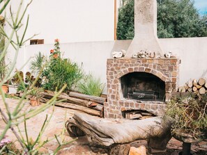 Garden, Outdoor Furniture, Resort, Shade, Leisure, Lawn, Eco Hotel, Landscaping, Tent, Park