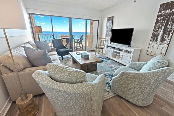 New Furniture in Renovated Condo, fresh and clean!